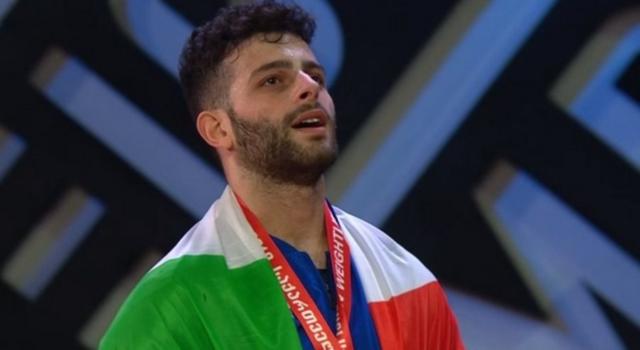 VIDEO Antonino Pizzolato Campione d'Europa: 370 kg sollevati, l'azzurro si  esalta verso le Olimpiadi – OA Sport