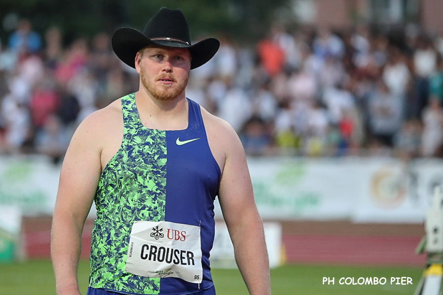Athletics, world record Ryan Crozier in the shot put!  Space measure 23.56, a star cascade in Los Angeles!