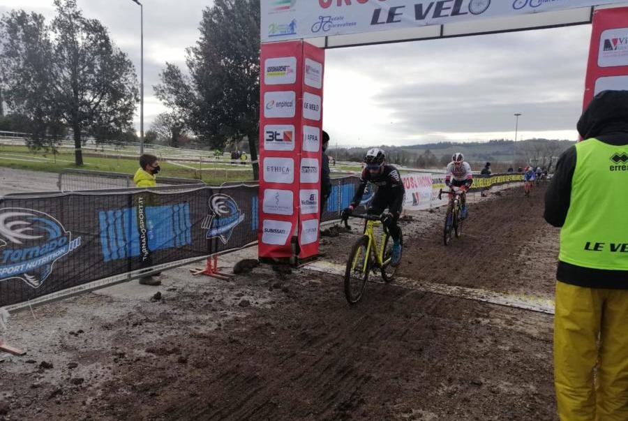 Fabio Aru cross fango