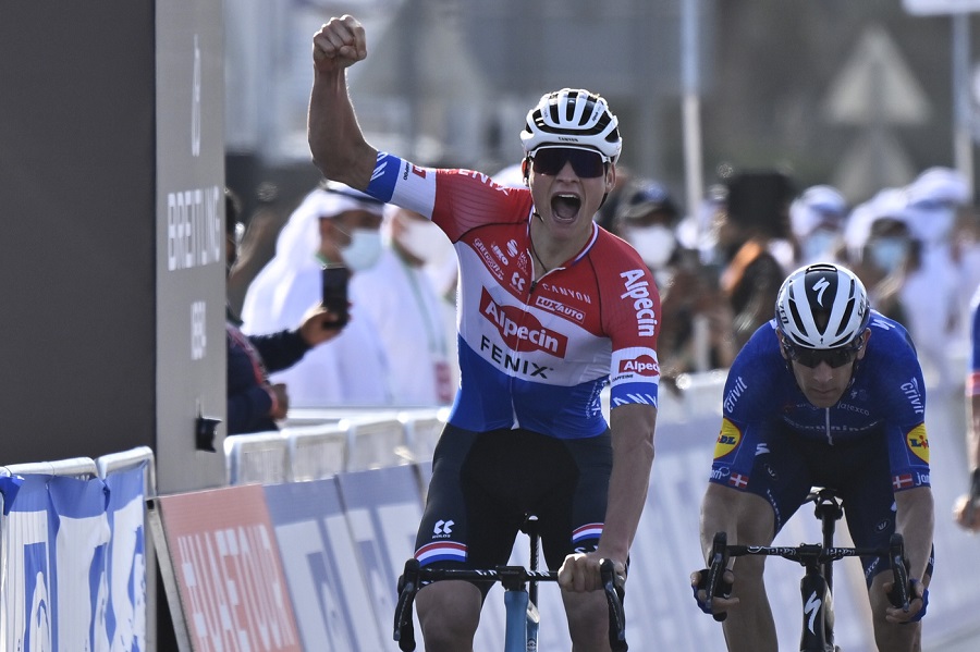 VIDEO Mathieu van der Poel vince nella prima tappa dell'UAE Tour 2021. 5° Elia Viviani - OA Sport