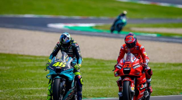 Griglia Di Partenza Motogp Gp Catalogna Quartararo In Pole Morbidelli 5 Bagnaia 9 Valentino Rossi 11 Oa Sport [ 350 x 640 Pixel ]