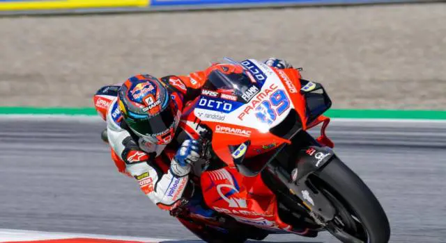 Griglia Di Partenza Motogp Gp Austria Bagnaia 3 Dietro A Quartararo Valentino Rossi 18 Martin In Pole Position Oa Sport [ 350 x 640 Pixel ]