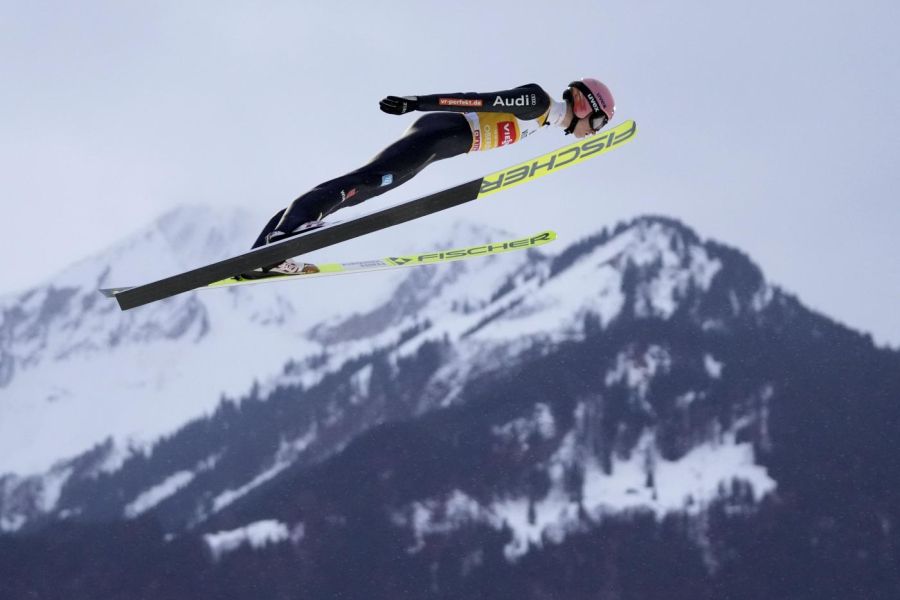 Salto con gli sci, Karl Geiger fa doppietta a Klingenthal. Sul podio Deschwanden e Wellinger, ancora 31° Insam
