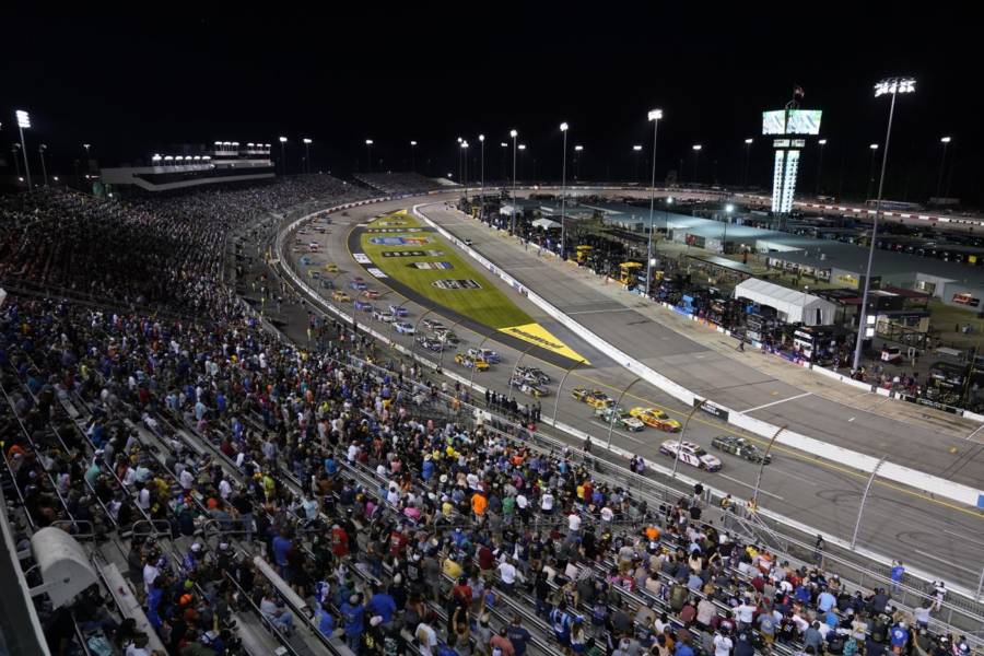 NASCAR,  festa di Pasqua a Richmond per la Cup Series