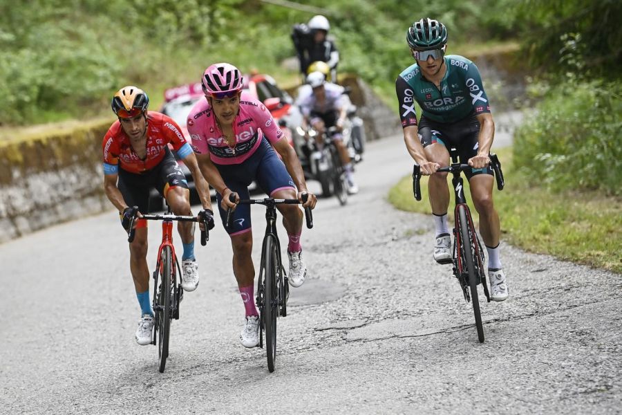 DIRETTA Giro d’Italia 2022, Ponte di Legno Lavarone LIVE: 25 attaccanti, ci sono Ciccone e Fortunato, il gruppo insegue a 3’10”
