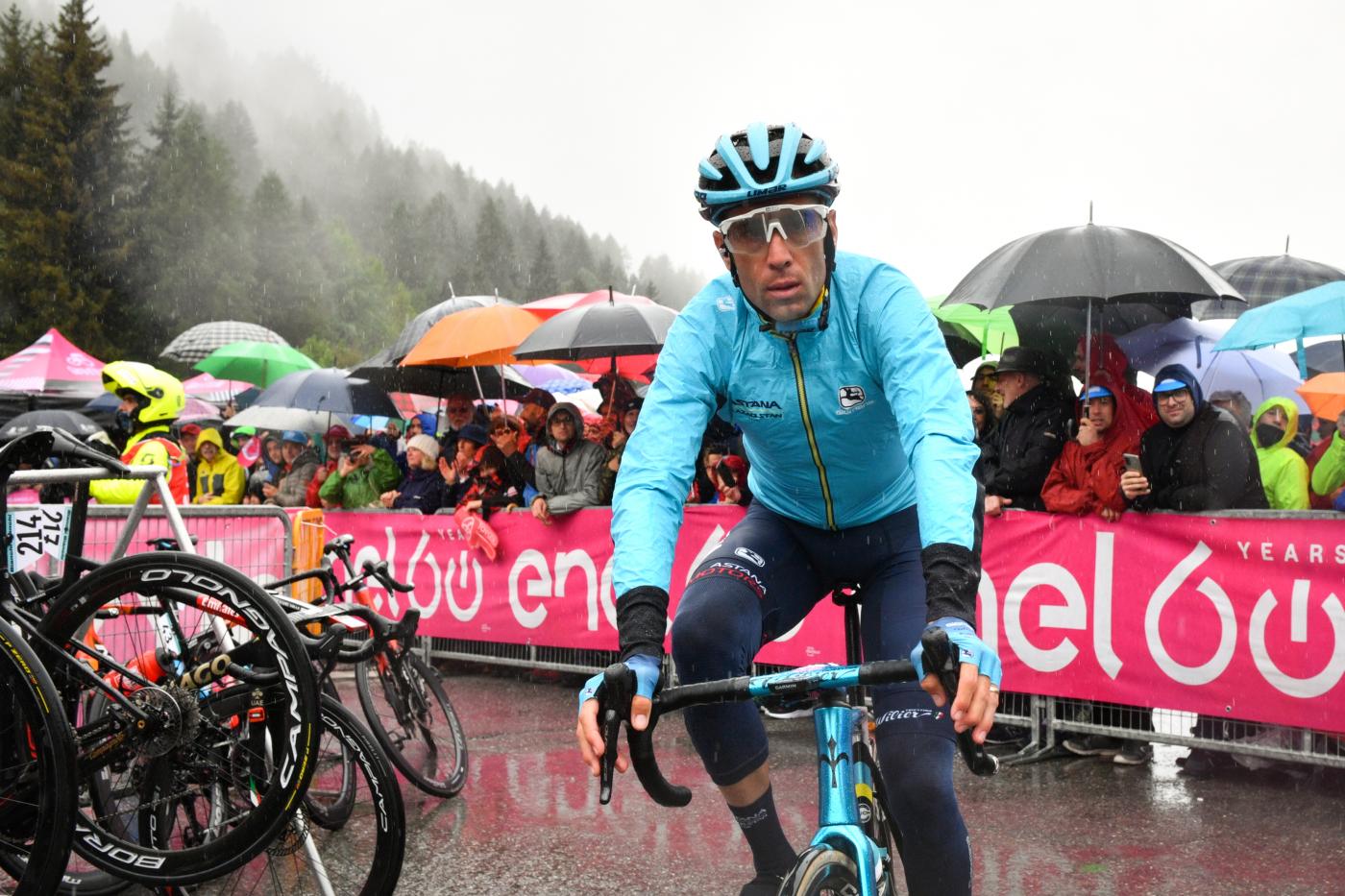 Giro d’Italia 2022, Vincenzo Nibali furioso. Ma la top5 a Verona sarebbe un risultato di lusso a 37 anni