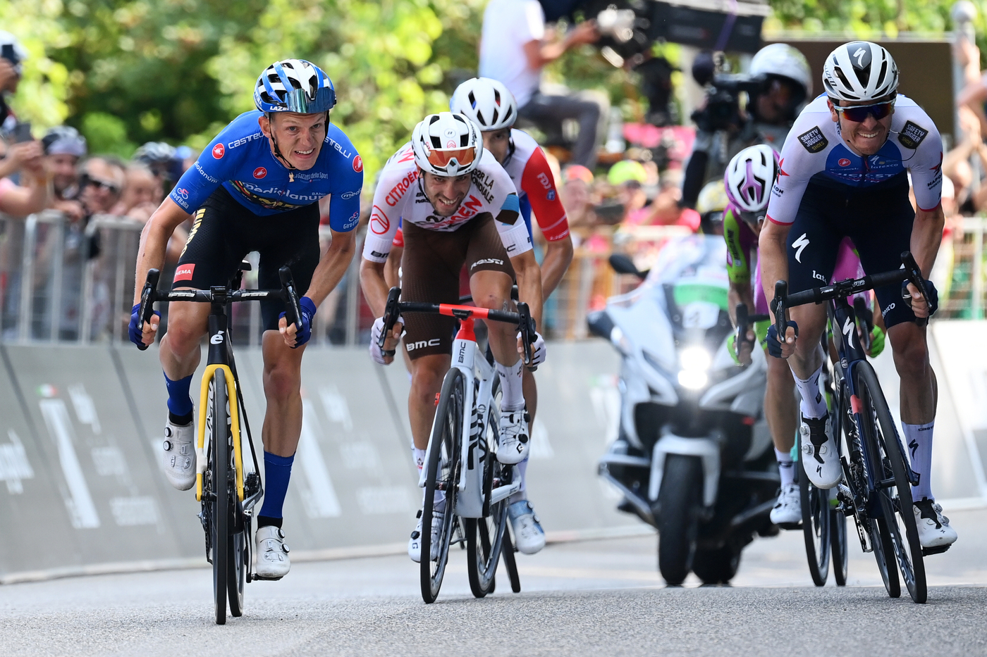 Giro d’Italia 2022, Mauro Schmid: “Bouwman scorretto, l’UCI deve intervenire”