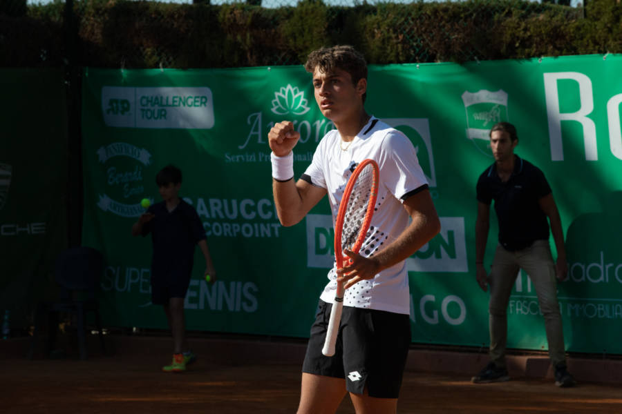 ATP Monaco 2023, Flavio Cobolli schlägt Jordan Thompson und erreicht die zweite Runde!