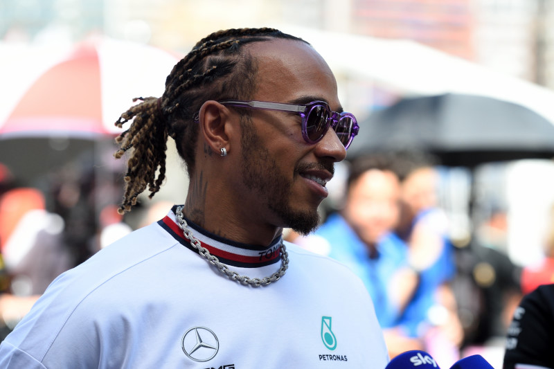 F1, Lewis Hamilton: “Tifo per Charles Leclerc nella sfida mondiale, ma non mi sento tagliato fuori”