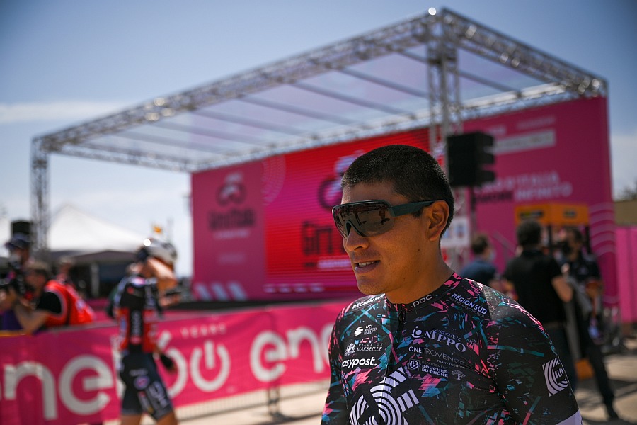 Giro d’Italia 2022, costretto al ritiro Jonathan Caicedo: è risultato positivo al Covid