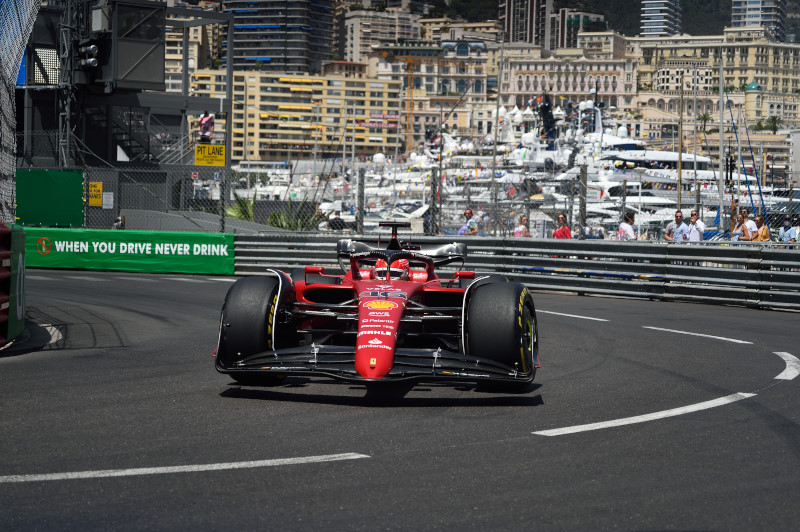 F1, risultati e classifica FP2 GP Monaco 2022: doppietta Ferrari, Leclerc precede Sainz. Le Red Bull inseguono