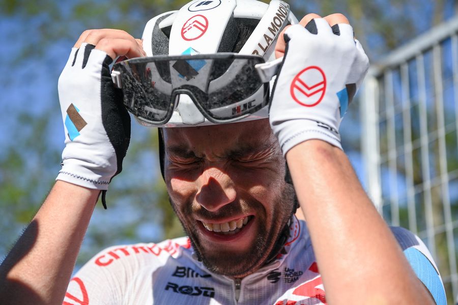 Giro d’Italia 2022, Andrea Vendrame: “In volata hanno giocato in modo scorretto, sono andato dritto per non cadere”