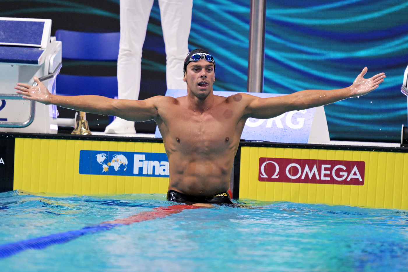 Nuoto, Gregorio Paltrinieri oro agli Europei: “Piscina bestiale, festa incredibile. Galossi è un toro”