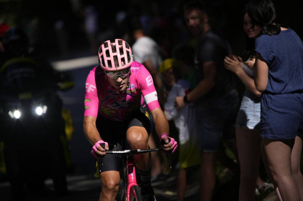 Ciclismo, Alberto Bettiol non corre l’Attraverso le Fiandre per problemi al ginocchio