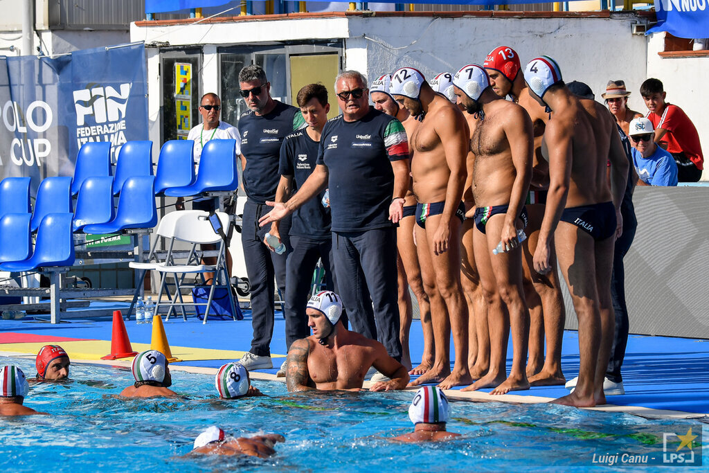 En waterpolo, Settebello terminó en segundo lugar en la Copa del Mundo.  España gana 10-4 en la final