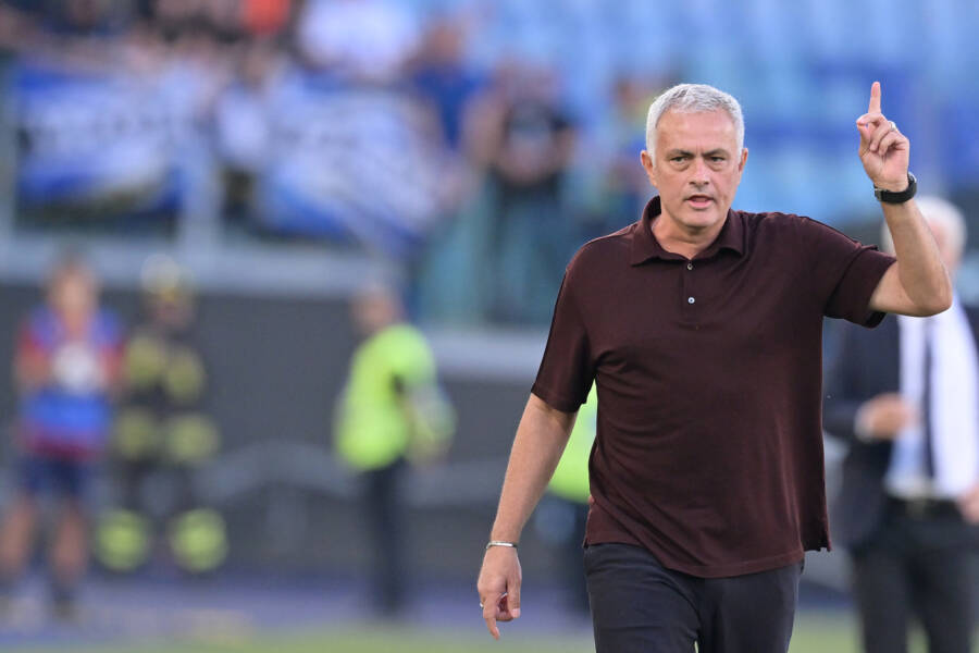 Portugal está a pensar em José Mourinho como treinador.  Será que Roma aceitaria a dupla missão?