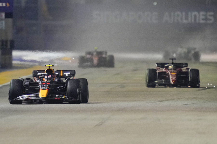 F1, GP Singapore 2022. Sergio Perez 1° sul traguardo, ma a rischio penalità. Leclerc potrebbe vincere a tavolino!
