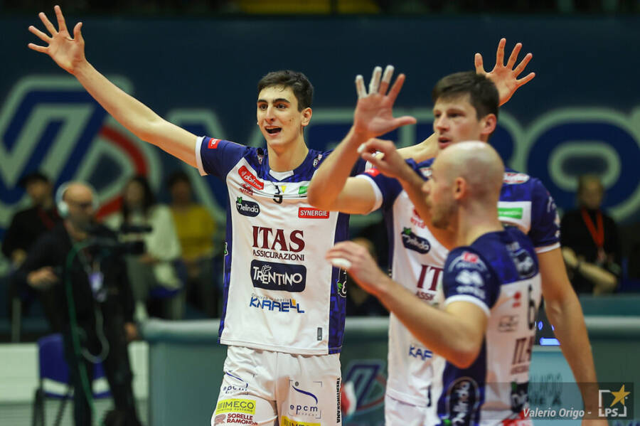 LIVE Trento ZAKSA 1 1, Champions League volley in DIRETTA: i polacchi dominano il secondo set, 17 25