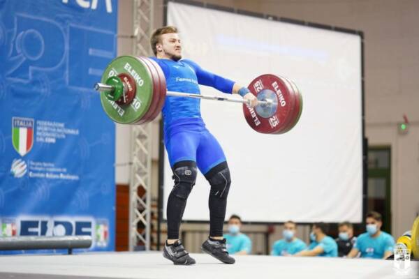 Sollevamento pesi, Cristiano Ficco lotta e strappa un bronzo prezioso