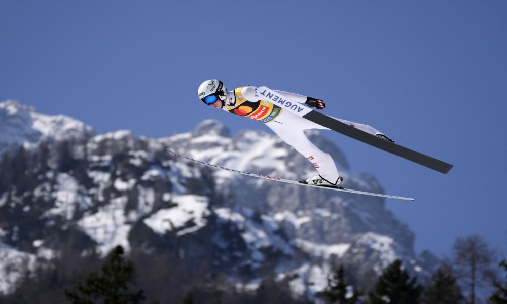 Salto con gli sci, l’idea del pettorale nominale per i medagliati ai Mondiali junior. Una carta per agevolare i giovani