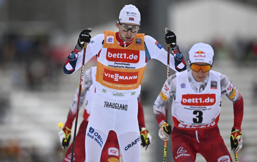 Combinata nordica, Riiber vince gara-1 a Lillehammer davanti a Oftebro e Graabak. 16° un ottimo Costa