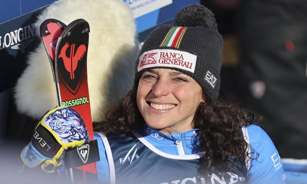 Sci alpino, Federica Brignone si commuove sul podio e piange per l’Inno di Mameli – VIDEO