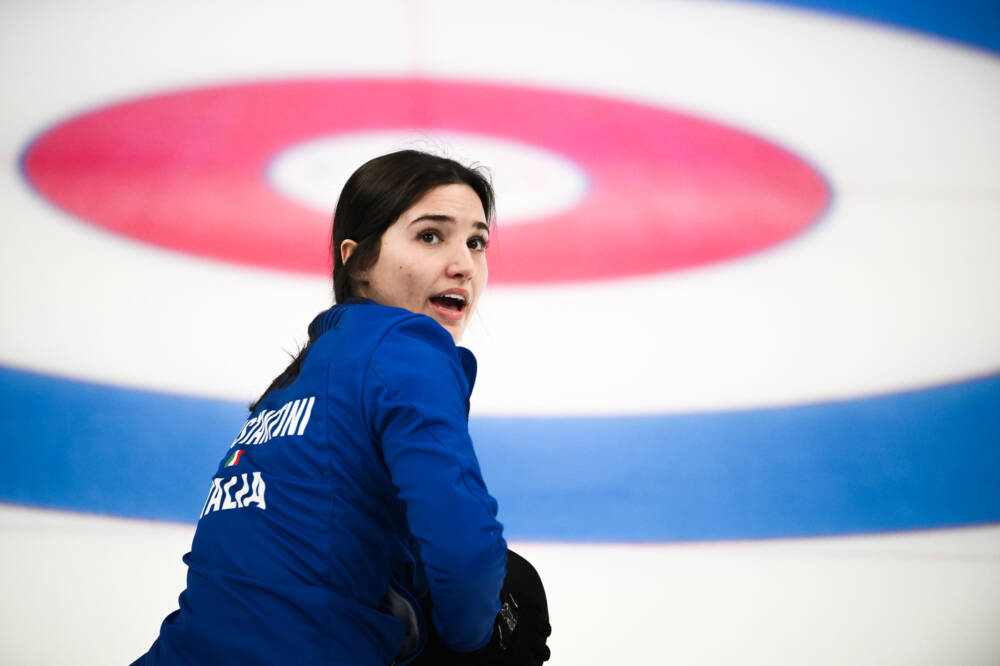 LIVE Italia Spagna 1 0, Mondiali curling misto 2024 in DIRETTA: mano rubata dagli azzurri nel primo end!