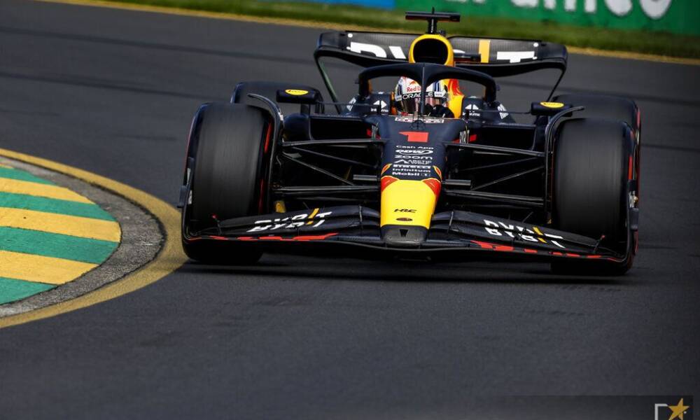 F1, Max Verstappen in pole position nel GP d’Australia davanti alle Mercedes. 5° Sainz, 7° Leclerc