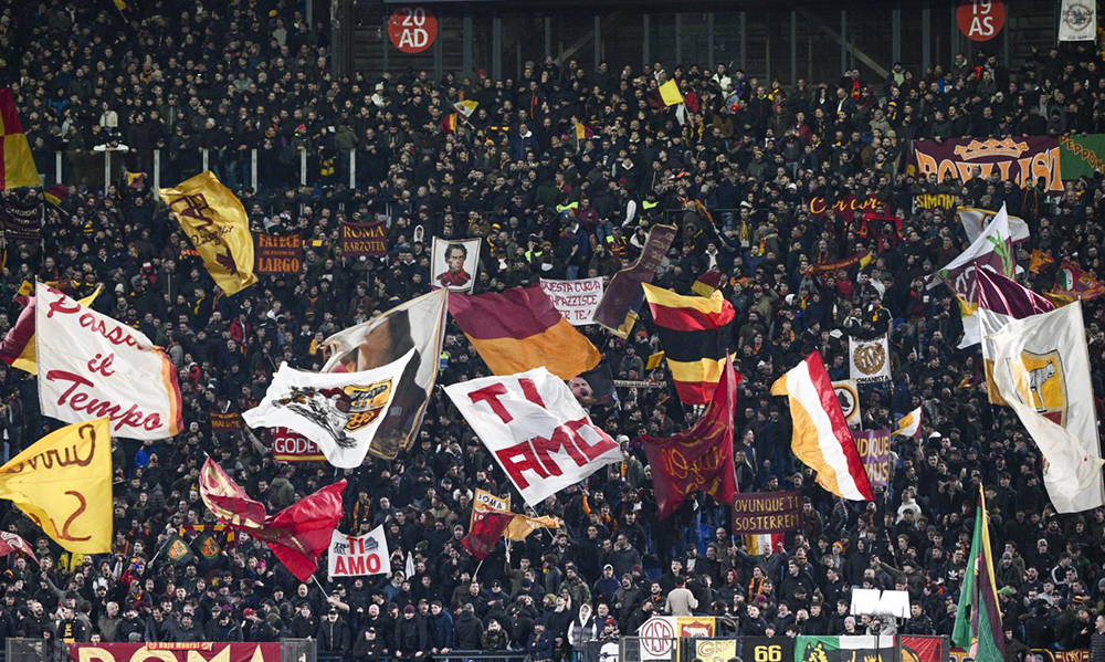 tifosi della roma all'Olimpico