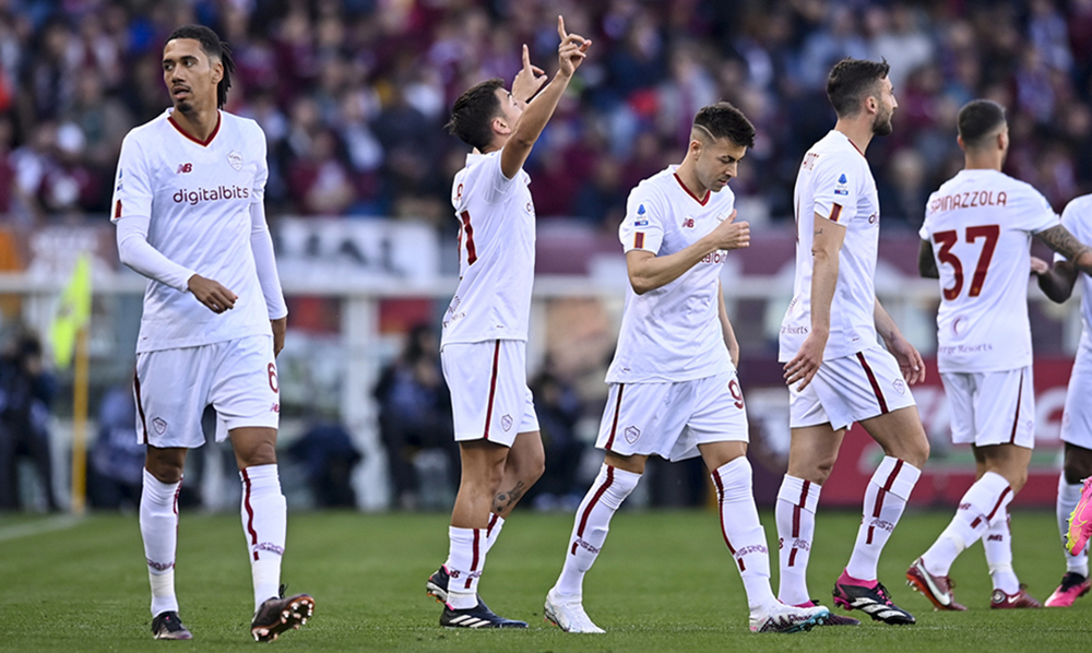 Dybala esulta dopo il gol al Torino