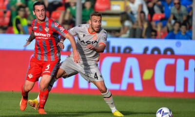 Emanuele Valeri contro Sandi Lovric in Udinese-Cremonese