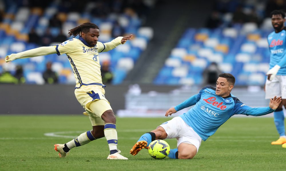 Adrien Tameze e Giacomo Raspadori (©LaPresse)