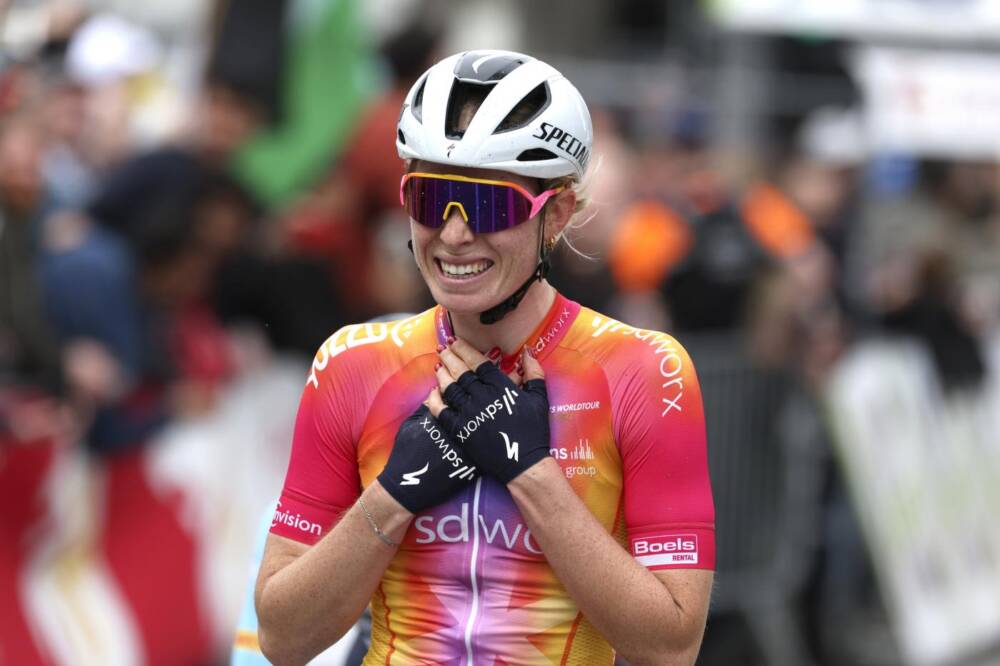 Ciclismo, Demi Vollering vince il Giro dei Paesi Baschi con uno splendido assolo