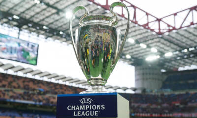 Il trofeo della Champions League al centro dello stadio di San Siro - foto Lapresse
