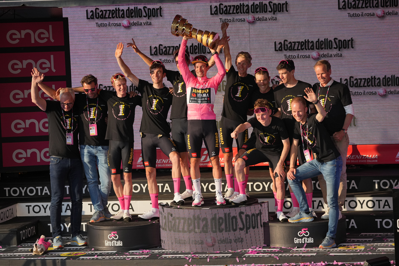 VIDEO Giro d’Italia 2023: highlights e sintesi tappa di oggi. Cavendish vince davanti al Colosseo, Roglic può fare festa