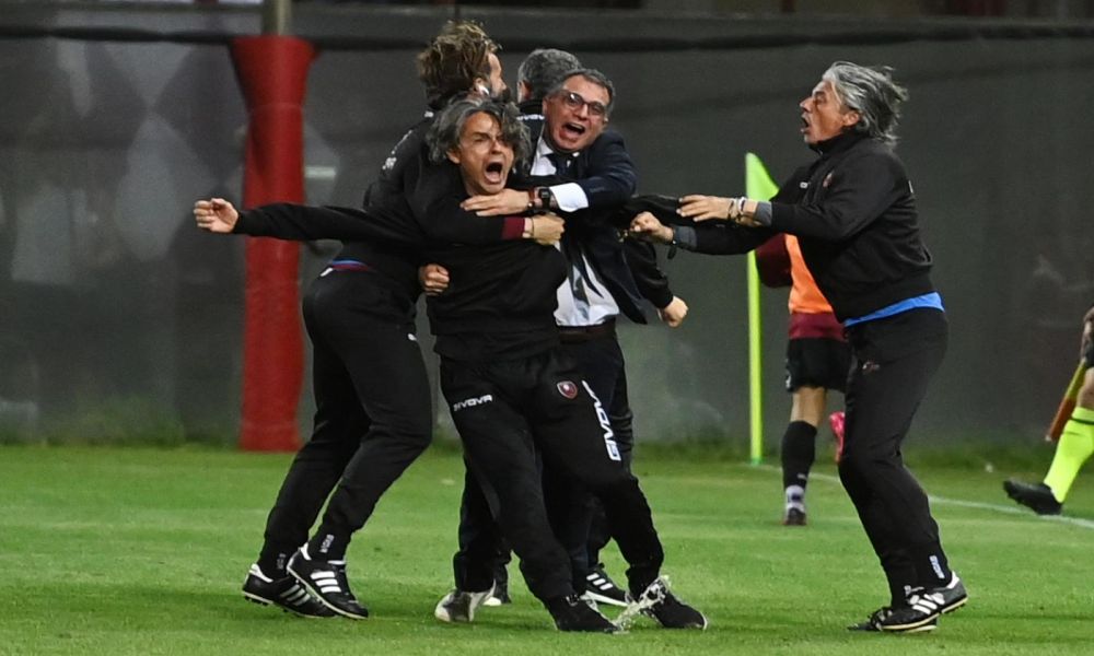 Pippo Inzaghi esulta (@ LaPresse)