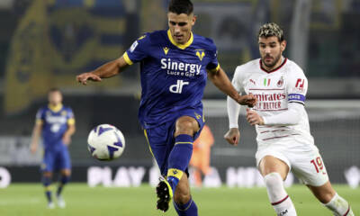 Hernandez contro Faraoni in Verona-Milan del campionato di Serie A 2022-23