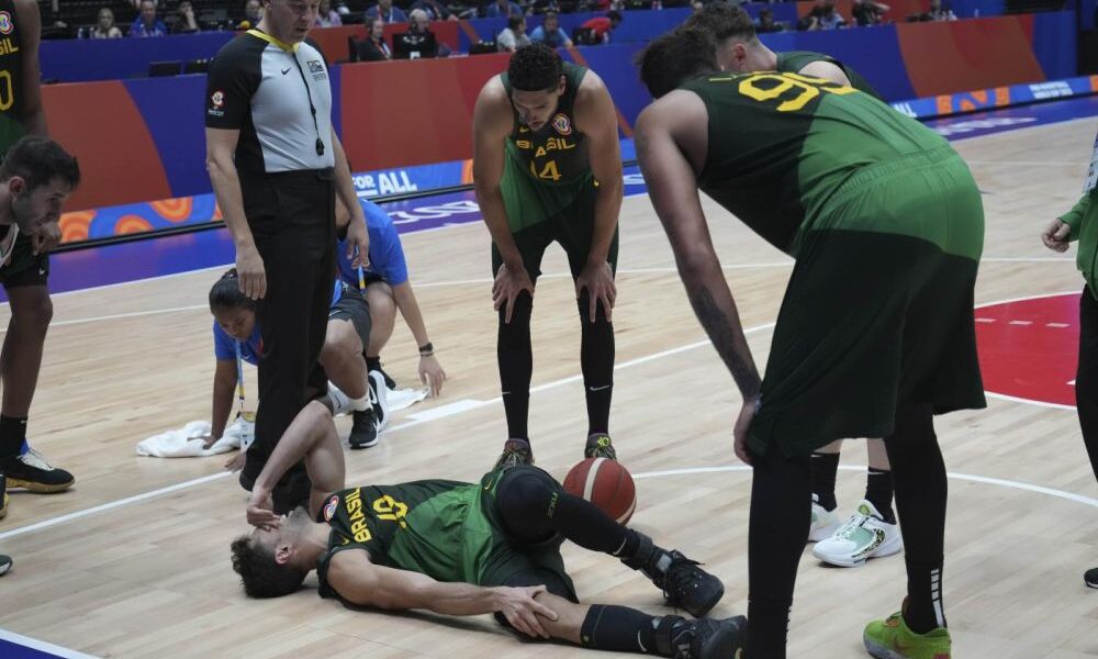 Baloncesto, Mundial 2023: fractura del tendón rotuliano de Raúl Neto, estrella de Brasil