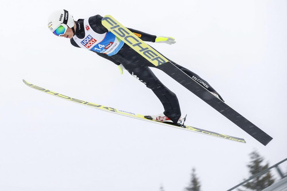 Salto con gli sci, cancellata dopo 40 salti la gara sul Normal Hill di Szczyrk per forte vento