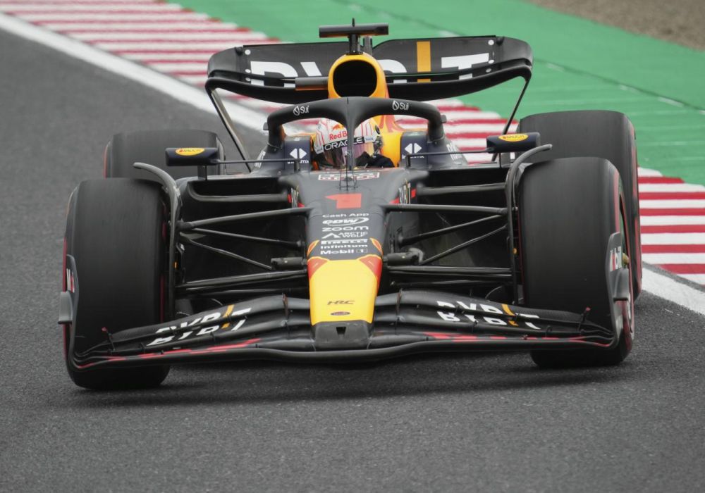 F1, Verstappen detta il passo anche in FP2 a Suzuka. 2° Leclerc davanti a Norris e Sainz