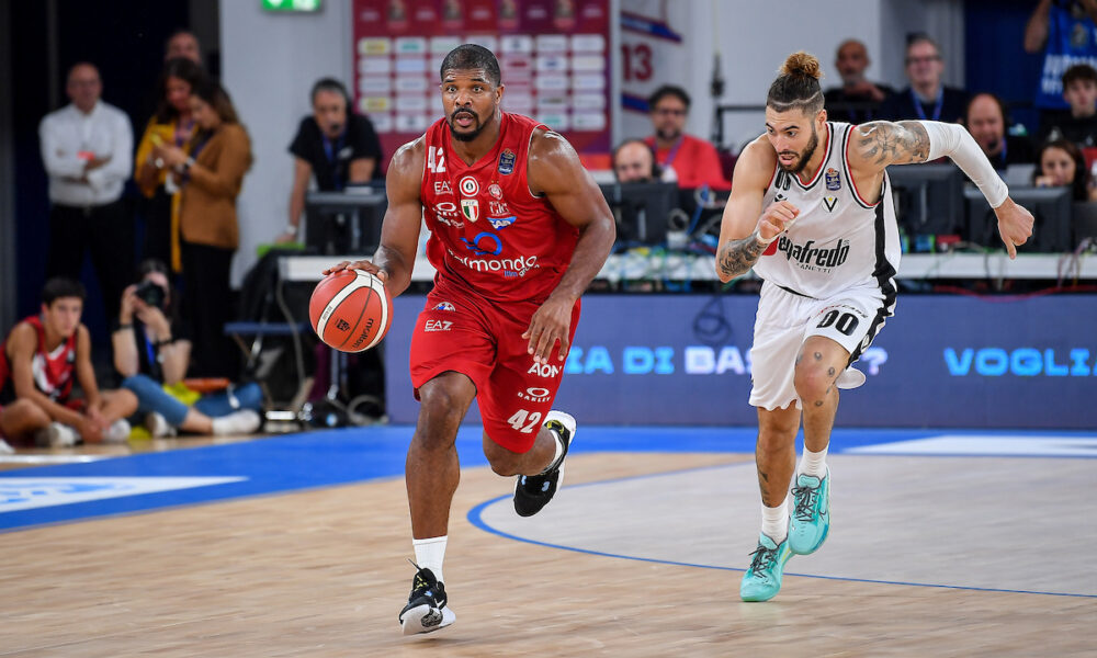 Kyle Hines, Isaiah Cordinier