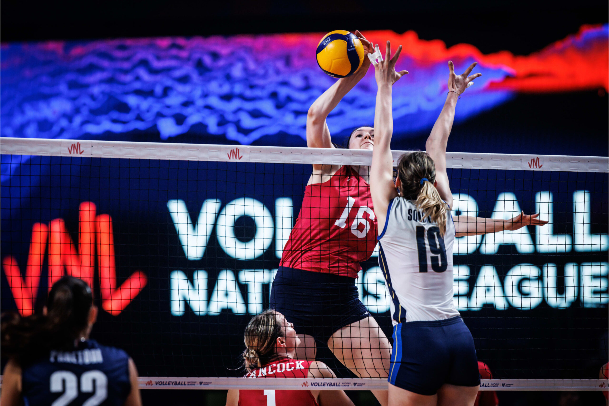 Volley femminile, primo match ball per l’Italia verso le Olimpiadi, ma gli USA sono una corazzata