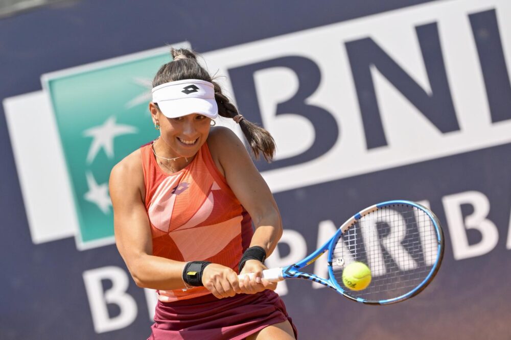 WTA Roma, Lucrezia Stefanini vince il derby contro Vittoria Paganetti e approda al secondo turno