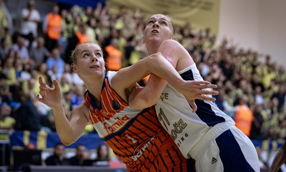 Dorka Juhasz, Emma Meesseman