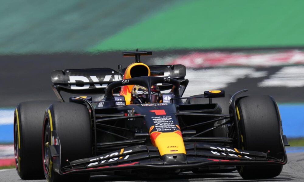 En la F1, Verstappen es insaciable: quema a Norris y domina la carrera al sprint en Interlagos.  Leclerc se ha recuperado y está en el top 5