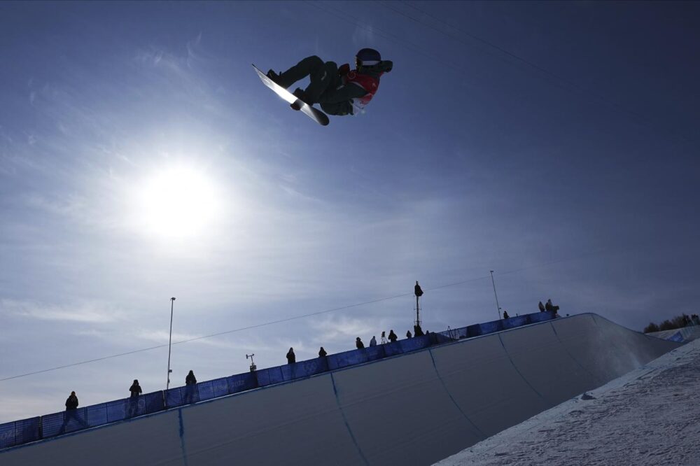 Snowboard: a Laax nell’halfpipe vincono Scotty James e Mitsuki Ono