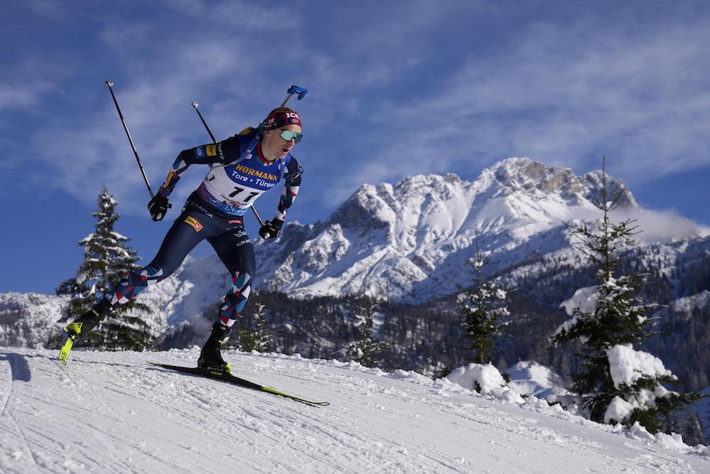 Biathlon, Johannes Boe trionfa anche nella mass start a Lenzerheide. Tommaso Giacomel nono