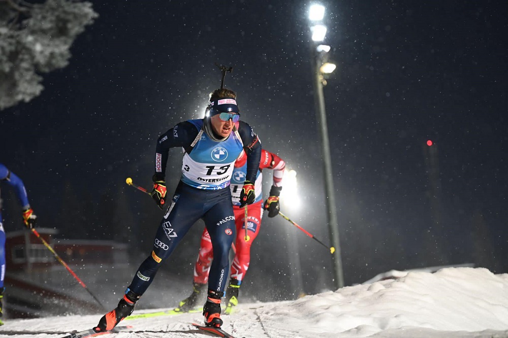 Biathlon, Samuelsson rimonta Nawrath nell’inseguimento di Oestersund. 12° Tommaso Giacomel