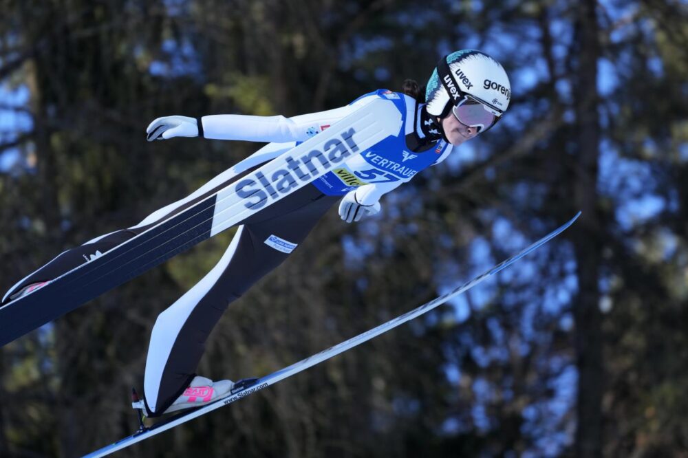 Salto con gli sci: Nika Prevc senza rivali a Villach, Annika Sieff 19a