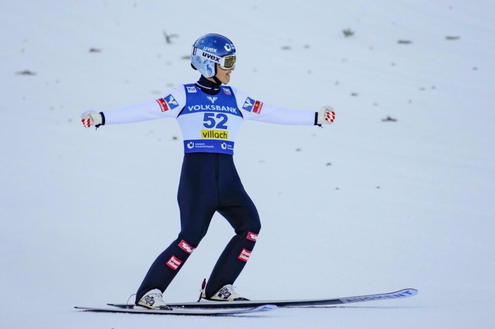 Salto con gli sci femminile: Eva Pinkelnig supera Rautionaho, seconda vittoria in stagione a Sapporo. 24a Annika Sieff